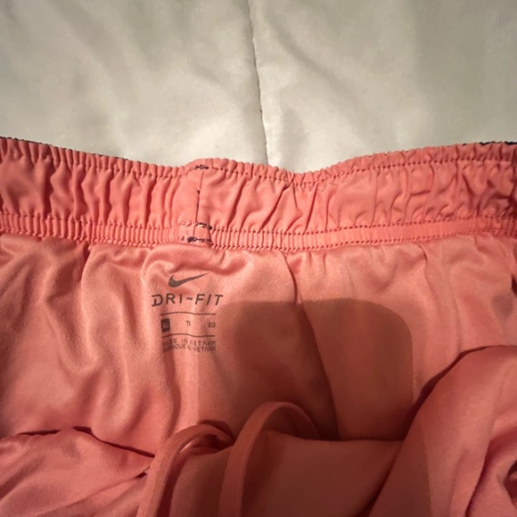 Nike Women's Navy and Pink Running Shorts Size XL - Picture 3 of 6